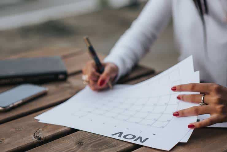 make a financial calendar